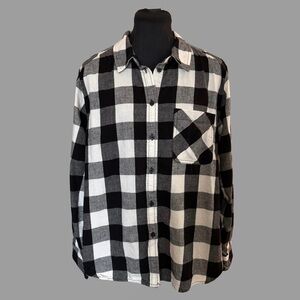 Time and Tru Black and White Buffalo Plaid Flannel Shirt - Women's Size L